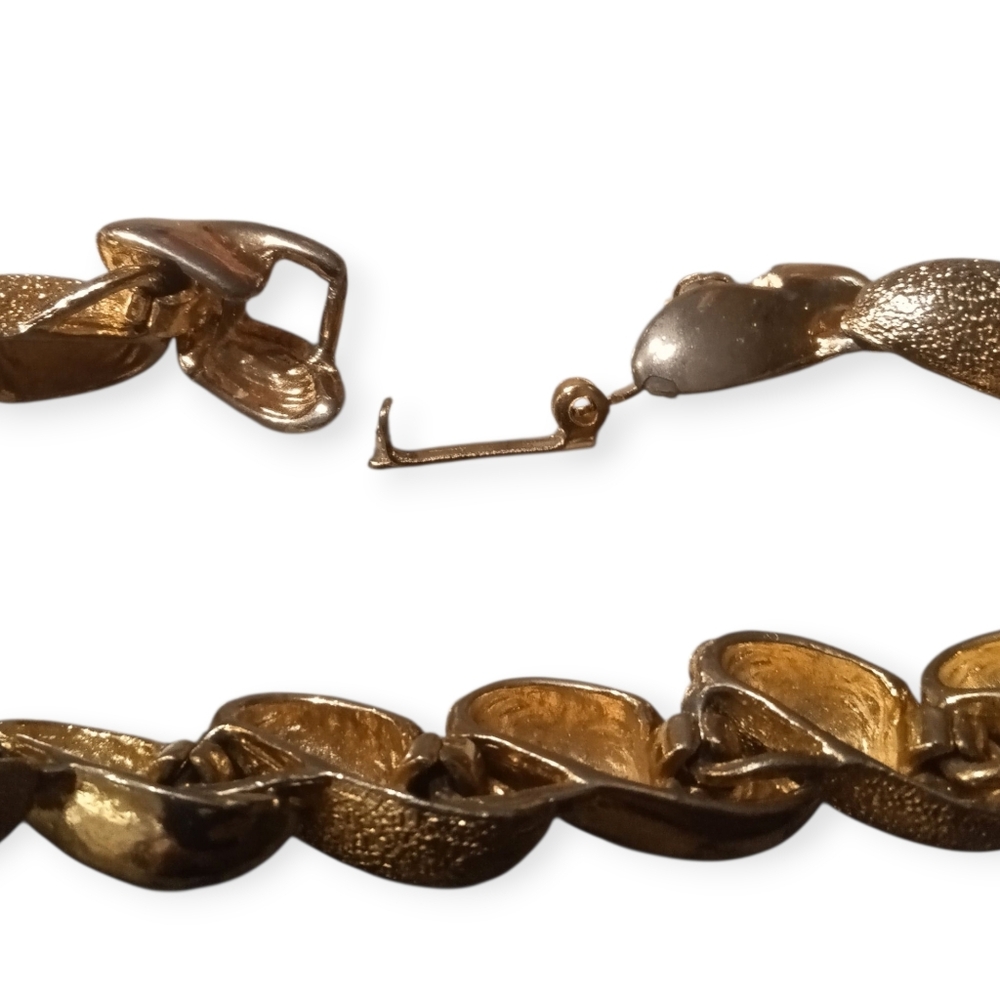 Vintage Gold Tone Textured & Smooth Link Bracelet USA Stamp 7" Clamp Snap - Picture 6 of 8